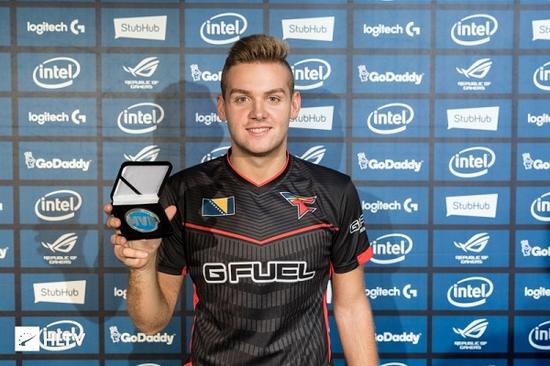 与 Cloud9 的Major冠军；退役于职业游戏