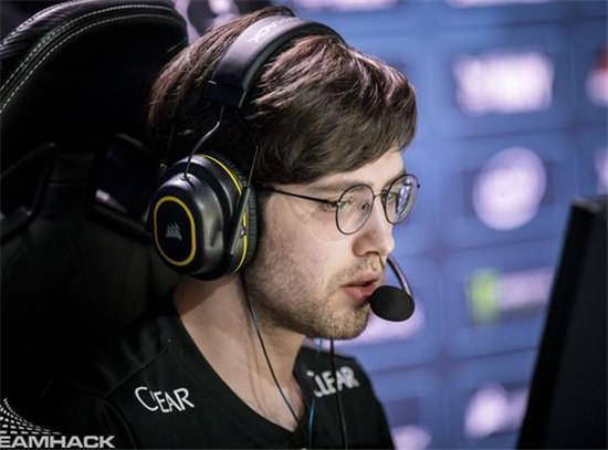 CSGO比赛：选手woxic态度不认真还喷队友？Mouz马上将其摁在替补席