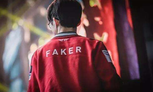 中单稻草人席卷英雄联盟LPL比赛，你怎么看？